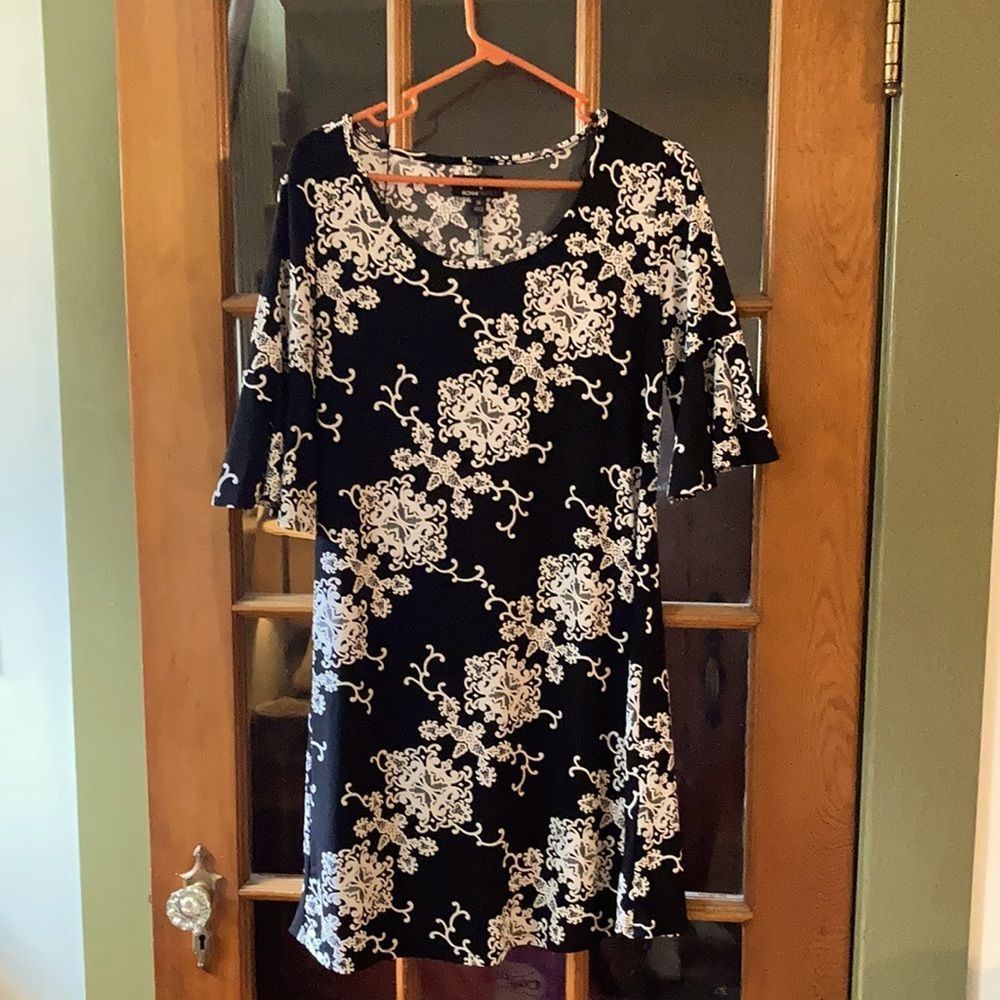 🍂Size M Ronni Nicole dress with bell sleeves.